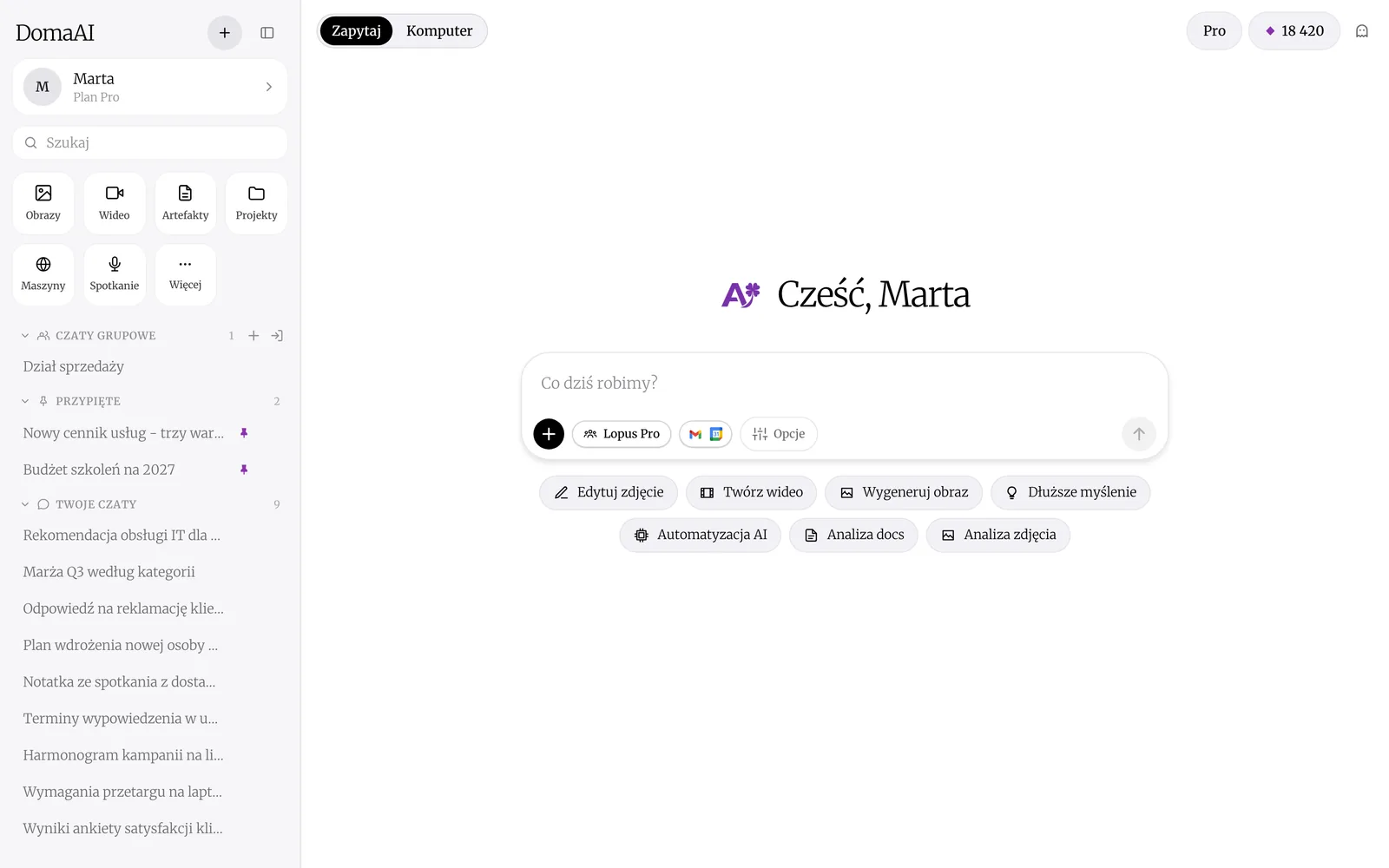 Ekran startowy DomaAI w przeglądarce: pole wiadomości „Co dziś robimy?”, obok wyboru Lopus Pro przycisk konektorów z logo Gmaila i Kalendarza Google, pod spodem skróty funkcji